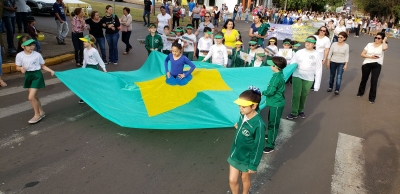 Desfile Cívico Marca 7 De Setembro Em Rondon