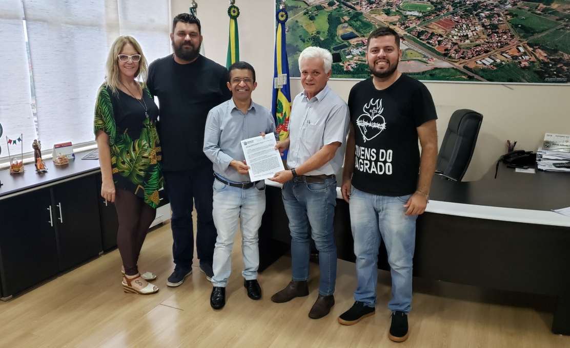 Município Entrega Termo De Concessão De Direito Real De Uso De Bem Público Regulamentado Para...