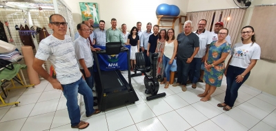 Rotary Club de Rondon realiza entrega de equipamentos para Apae
