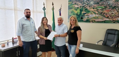 Município de Rondon Entrega Escritura Pública de Terreno e Registro do Imóvel a Empresa Itapema Materiais para Construçã