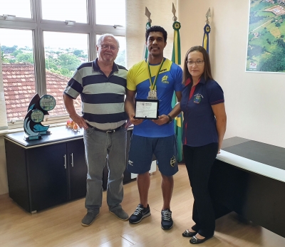 Município de Rondon entrega honraria ao atleta da Seleção Brasileira de Handebol 