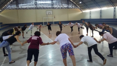 Prof. Valter Almeida Realiza Dança Para O Grupo Da Terceira Idade 
