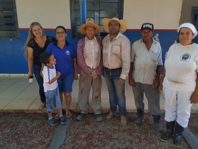Voluntários Iniciam Construção De Calçada Na Escola Municipal Do Campo Agrupada De Bernardelli