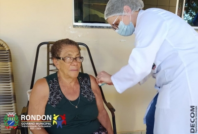 Equipe de Saúde de Rondon completa a primeira etapa de vacinação de idosos acima de 90 anos!