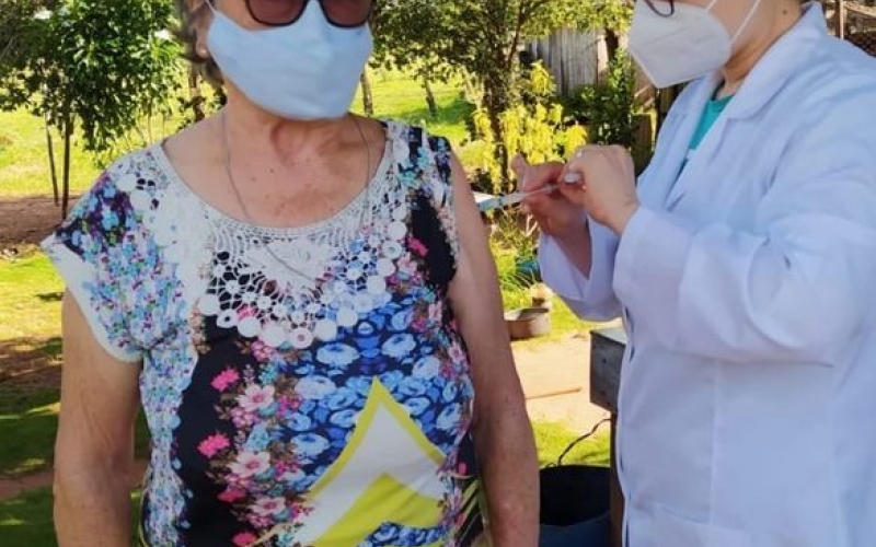 VACINAÇÃO EM RONDON ABRANGE IDOSOS DE 76 ANOS