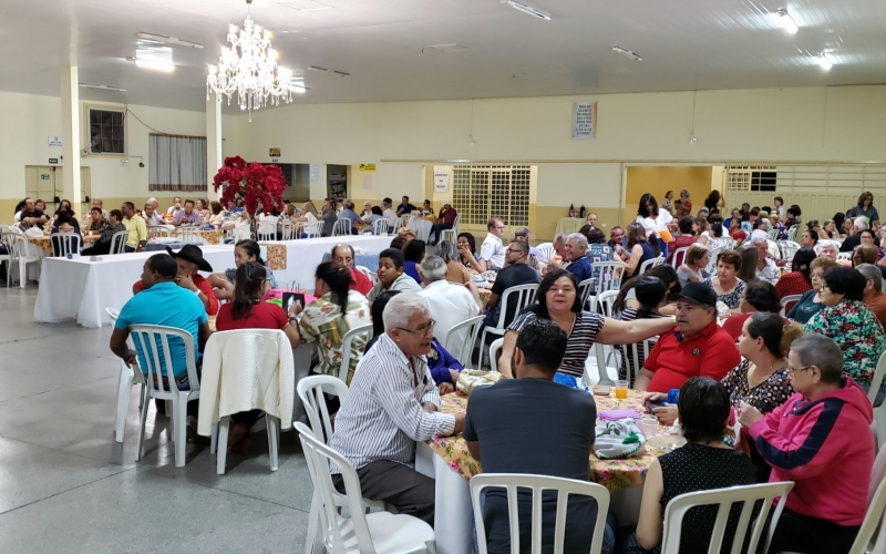 Clube Do Idoso Reviver Em Cristo Promove Jantar Em Homenagem Ao Dia Mães