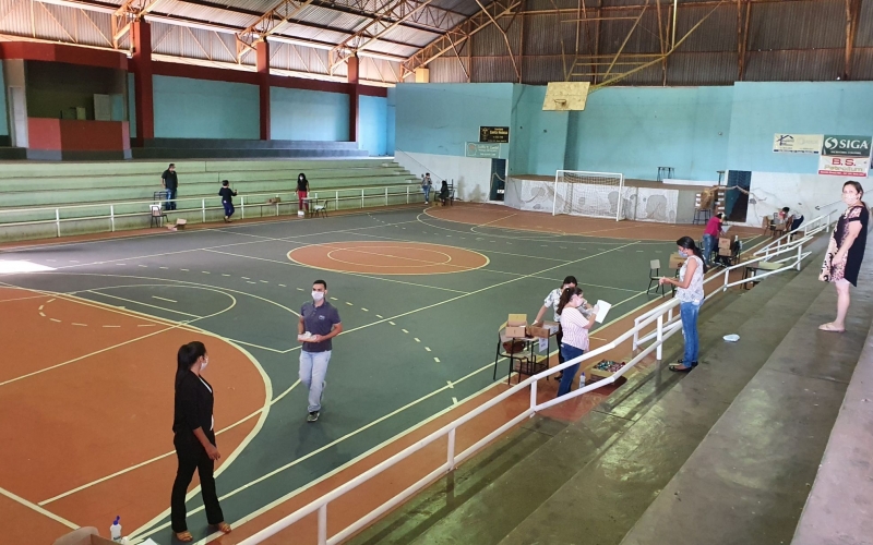Estudantes da rede municipal de ensino recebem atividades escolares na forma de aulas não presenciais