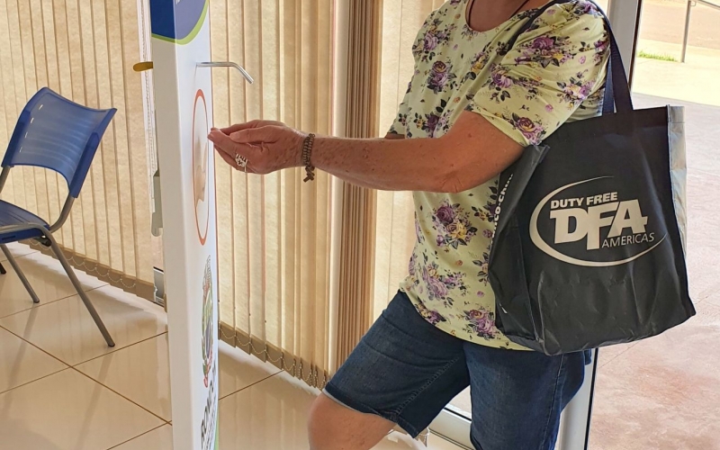 Município de Rondon adquire totens dispensador de álcool em gel 70%