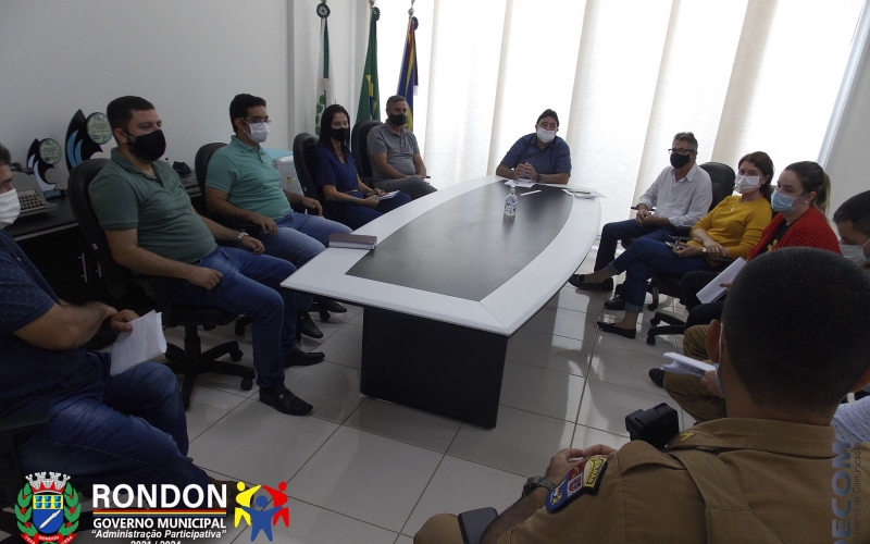 Prefeito se reúne com lideranças de diversos setores da cidade para discutir sobre a atual situação do COVID-19