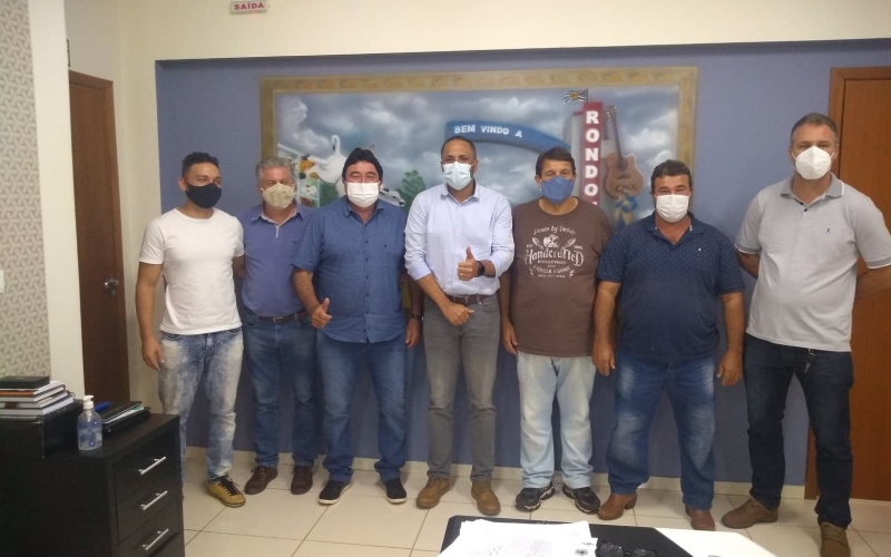 PREFEITO ROBERTO CORREDATO RECEBE A VISITA DO DEPUTADO ESTADUAL DO CARMO