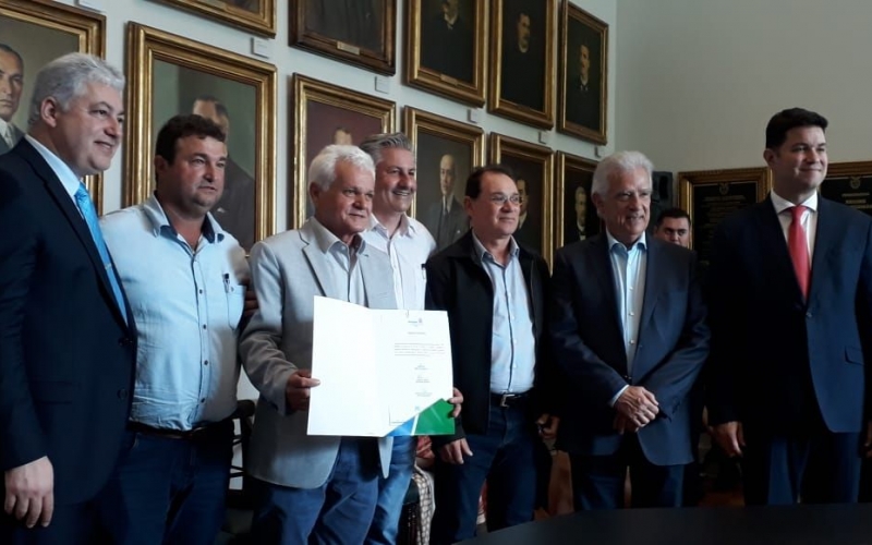 Rondon Recebe 370 Mil Em Recursos Para Aquisição de Pá Carregadeira
