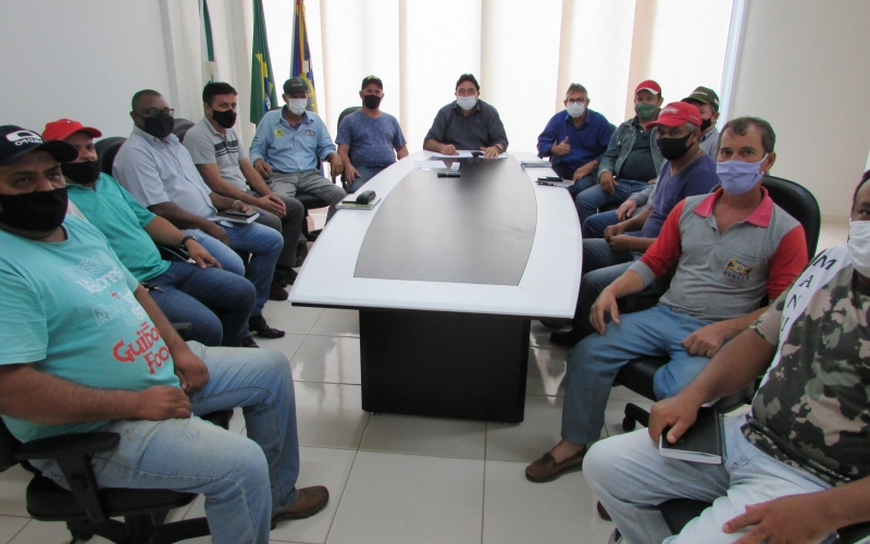 Prefeito se reúne com os responsáveis pelos Departamentos de Obras Públicas, Viação, Agricultura e Meio Ambiente