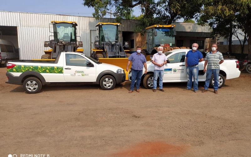 PREFEITURA DE RONDON RECEBE  DUAS  PICK-UPs 0 KM 